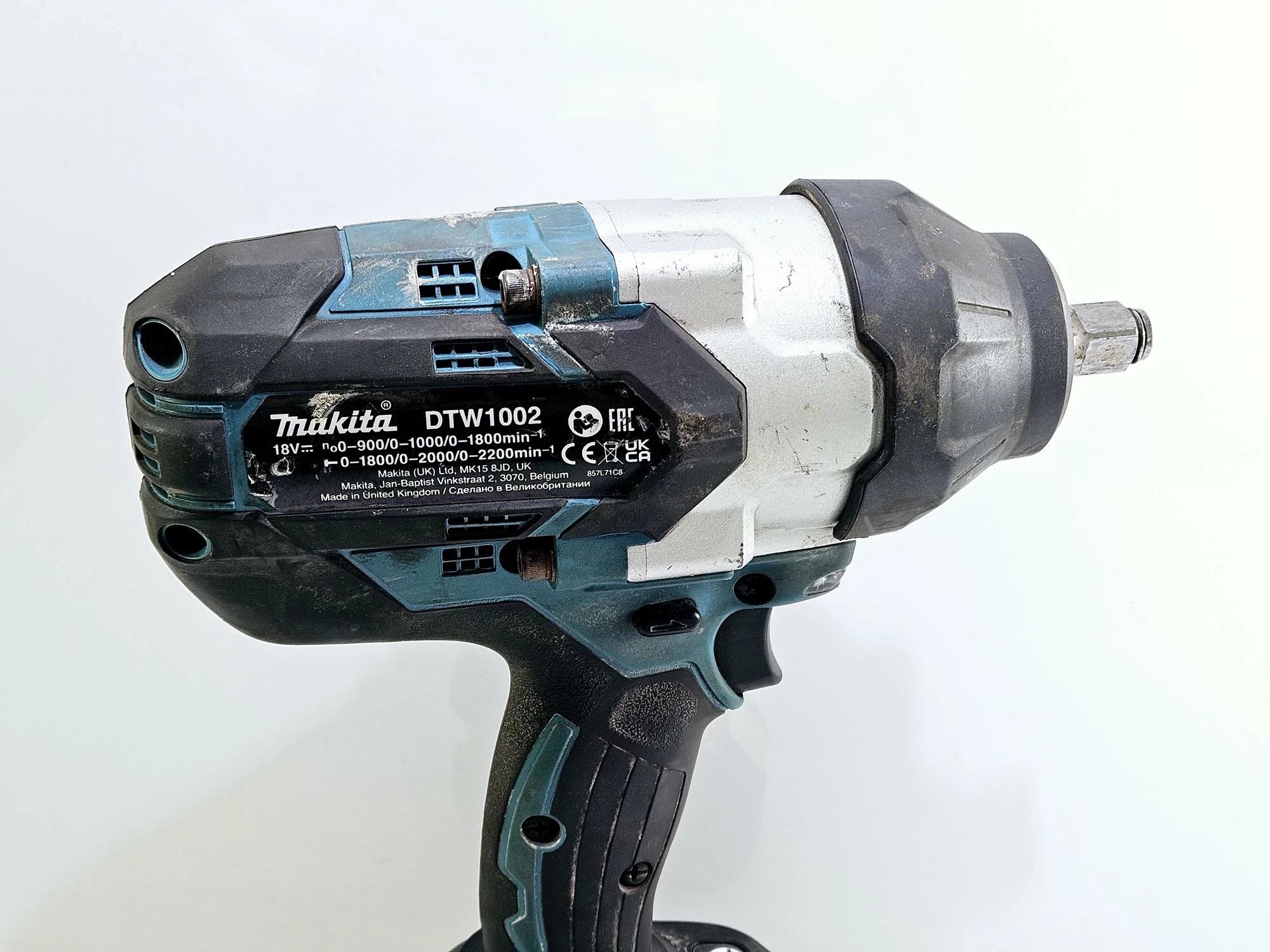 klucz-udarowy-makita-dtw1002-maksymalny-moment-obrotowy-1000