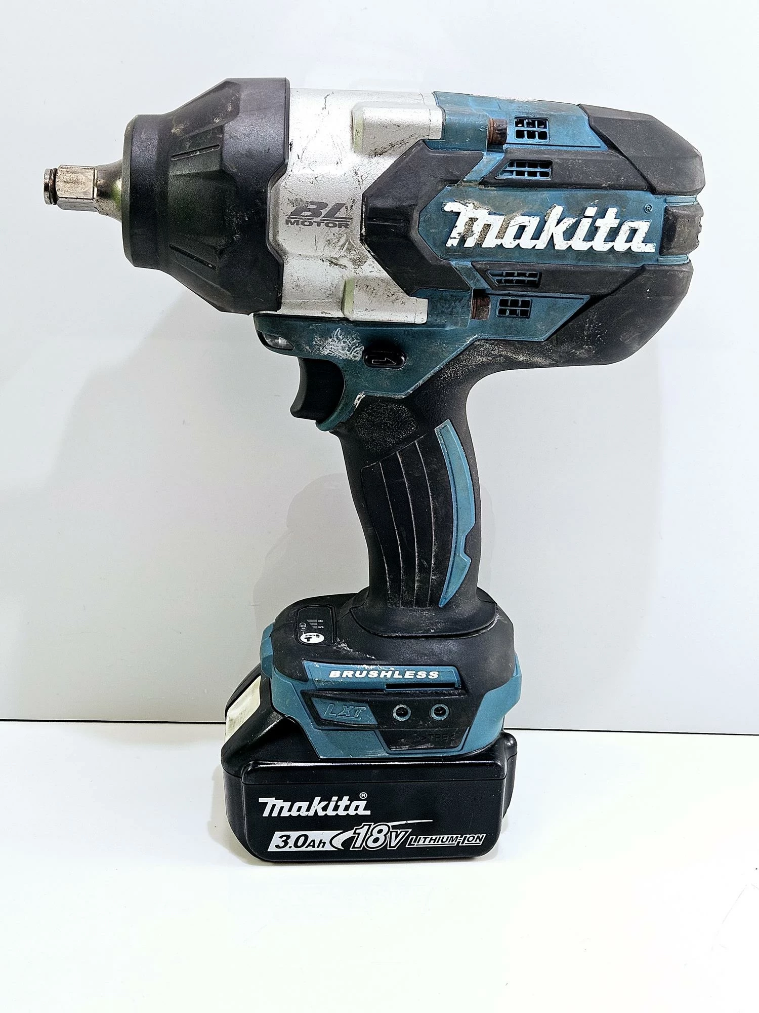 klucz-udarowy-makita-dtw1002-glowna-62-poznan-ska-x