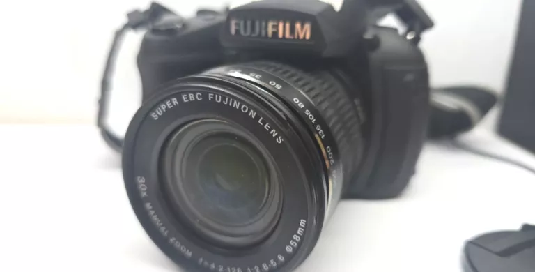 APARAT FUJIFILM HS25EXR