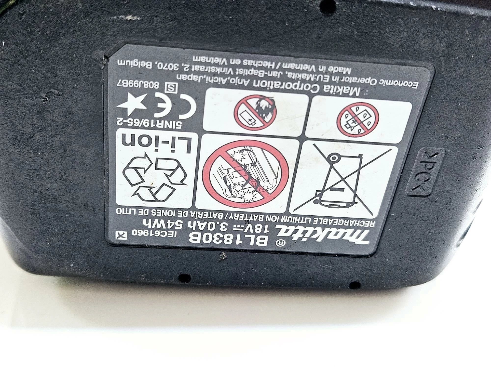 klucz-udarowy-makita-dtw1002-pojemnosc-akumulatora-000