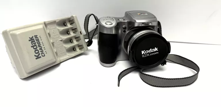 APARAT CYFROWY KODAK Z740 BRAK KLAPKI Z BOKU, POKROWIEC ŁADOWARKA DO BATER