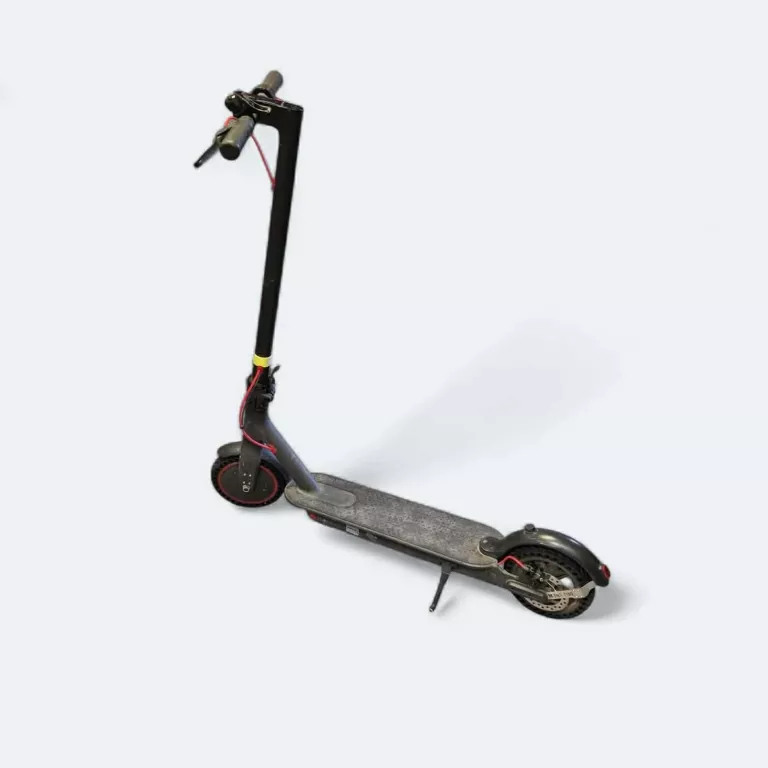 hulajnoga-xiaomi-m365-pro-moc-silnika-40000