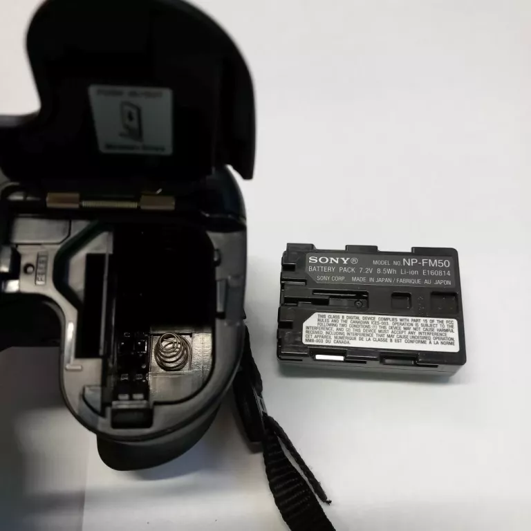 sony-cyber-shot-dsc-f828-aparat-cyfrowy-futeral-zoom-optyczny-700