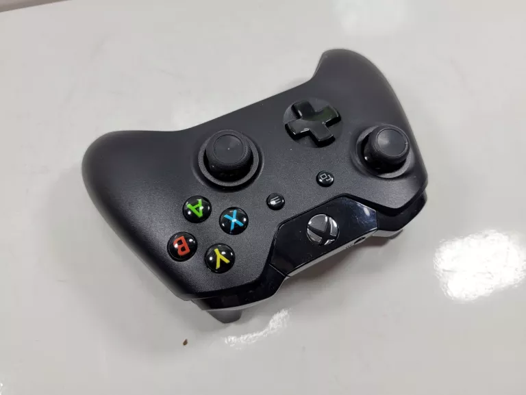 pad-xbox-one-czarny-pochodzenie-210658-243446
