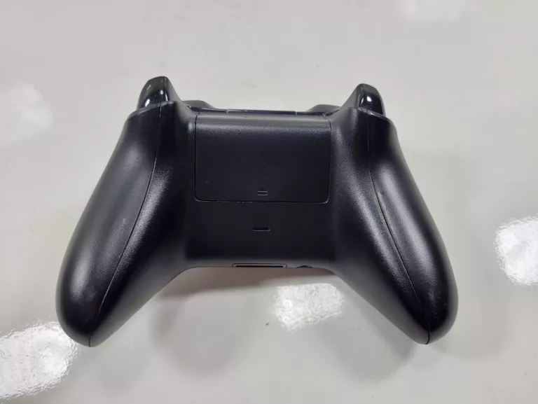 pad-xbox-one-czarny-stan-11323-2