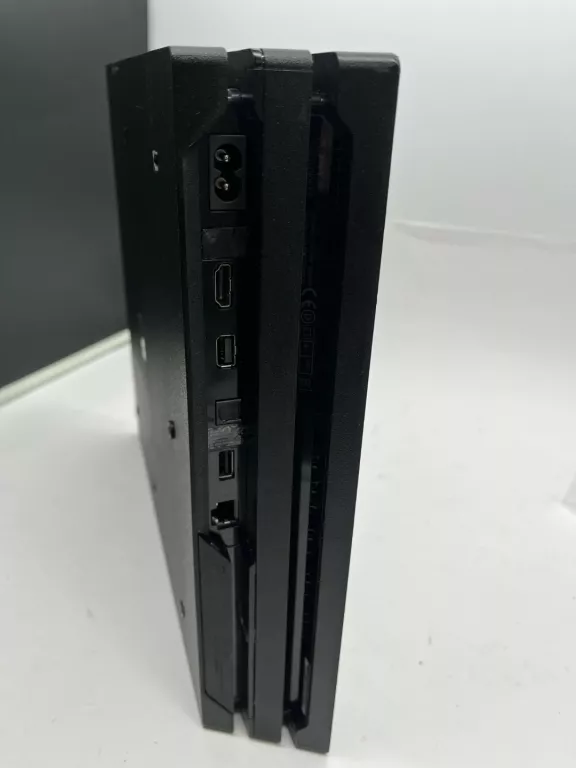 KONSOLA PS4 PRO 1 TB CUH-7216B + PAD