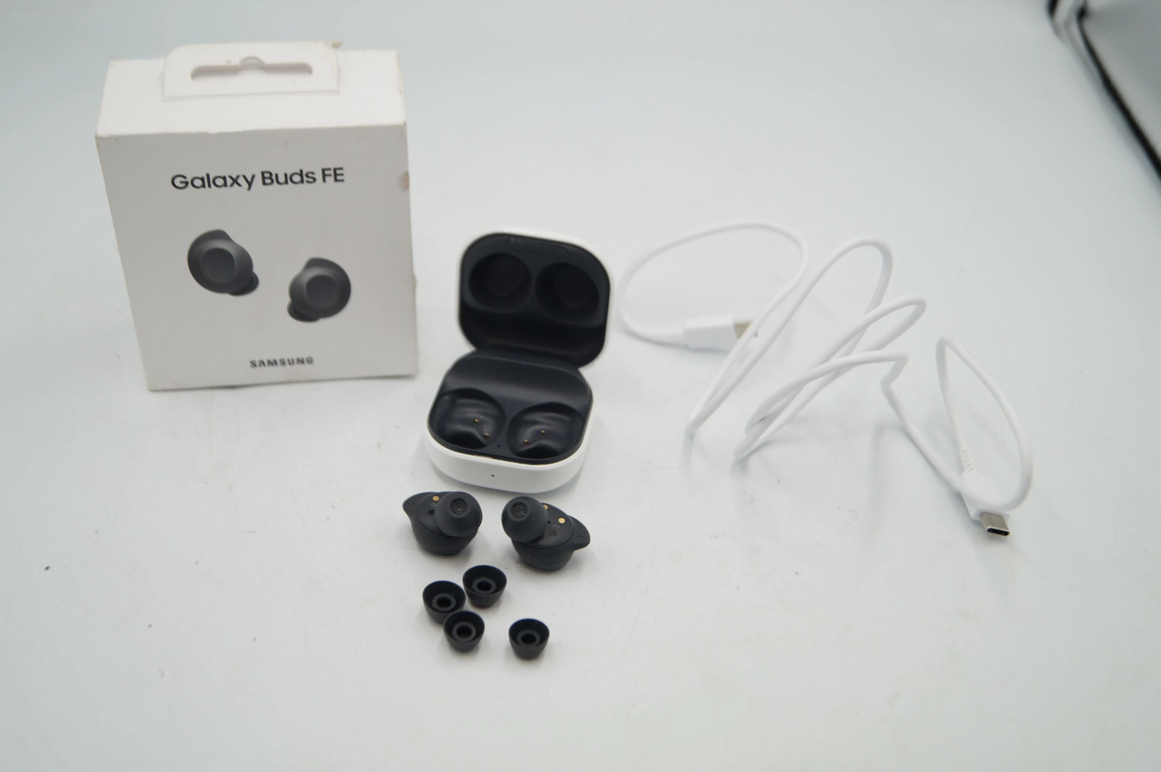 samsung-galaxy-buds-fe-komplet-gwarancja-chelmska-50-warszawa