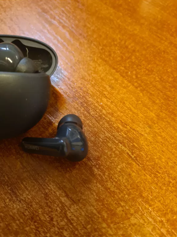 sluchawki-bt-huawei-freebuds-5i-stan-11323-2