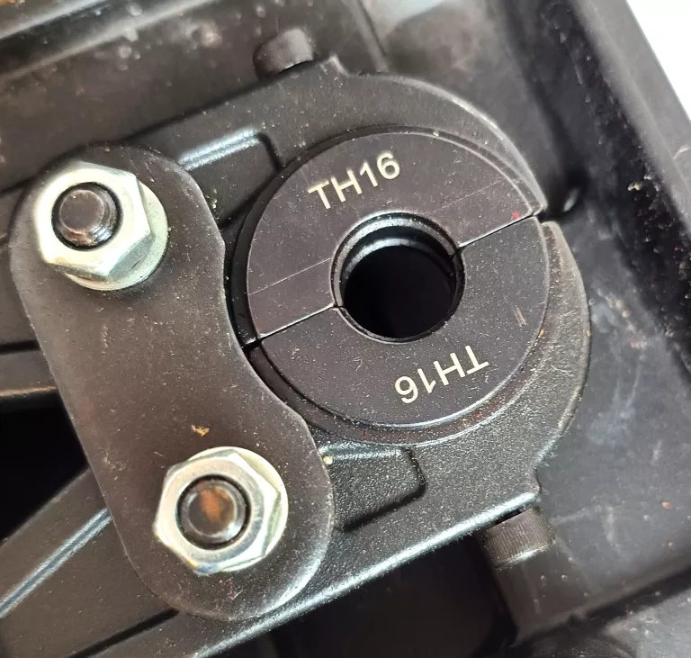 ZACISKARKA DO RUR PEX YATO YT-21750  WALIZKA