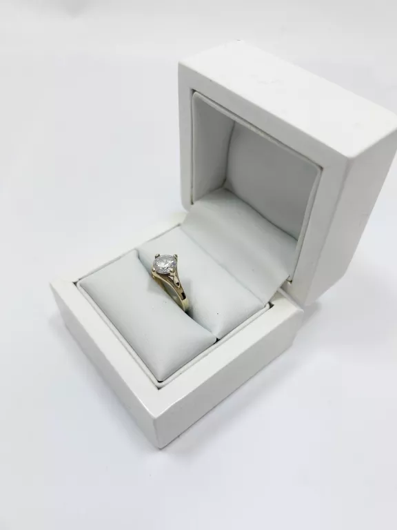 ZŁOTY PIERŚCIONEK Z DUŻYM KAMIENIEM  585 - 2,57G - R.10