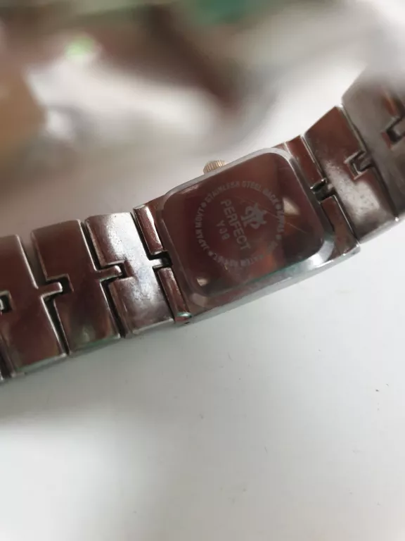ZEGAREK PERFECT Y09