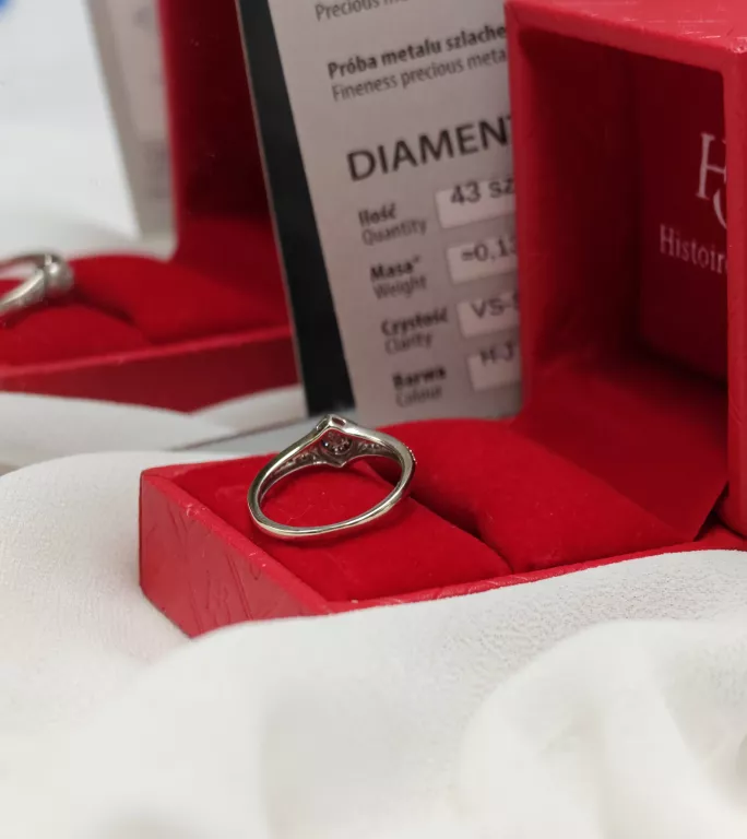 ZŁOTY PIERŚCIONEK BIAŁE ZŁOTO Z 43 BRYLANTAMI 0,13 CT 375 1,79G R10