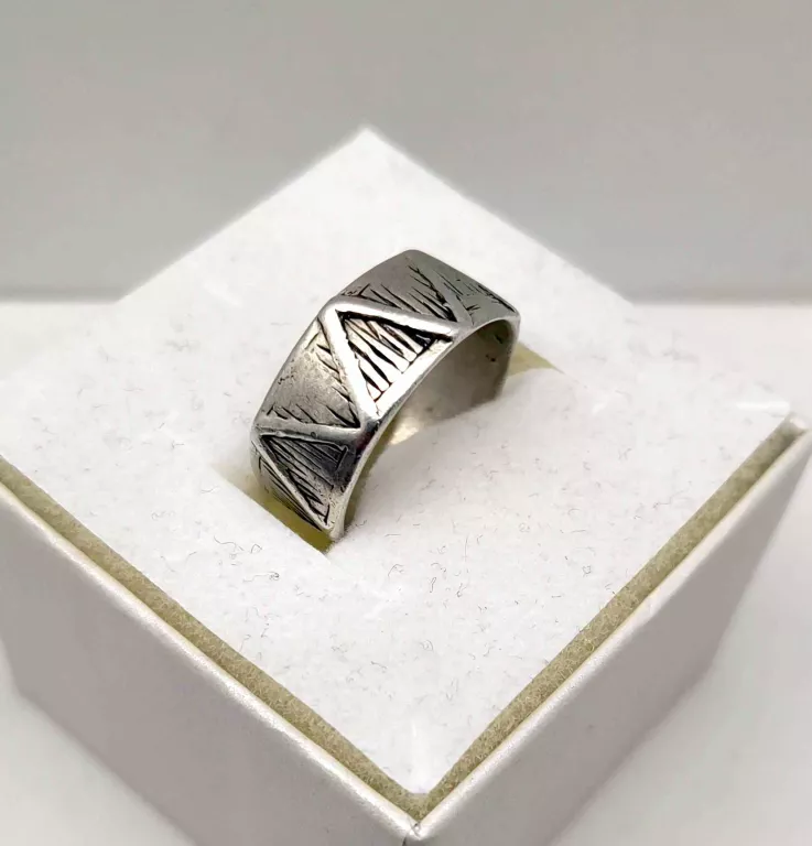 SREBRNA OBRĄCZKA 925 W: 6,33G R. 17