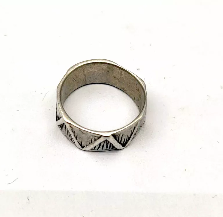 SREBRNA OBRĄCZKA 925 W: 6,33G R. 17