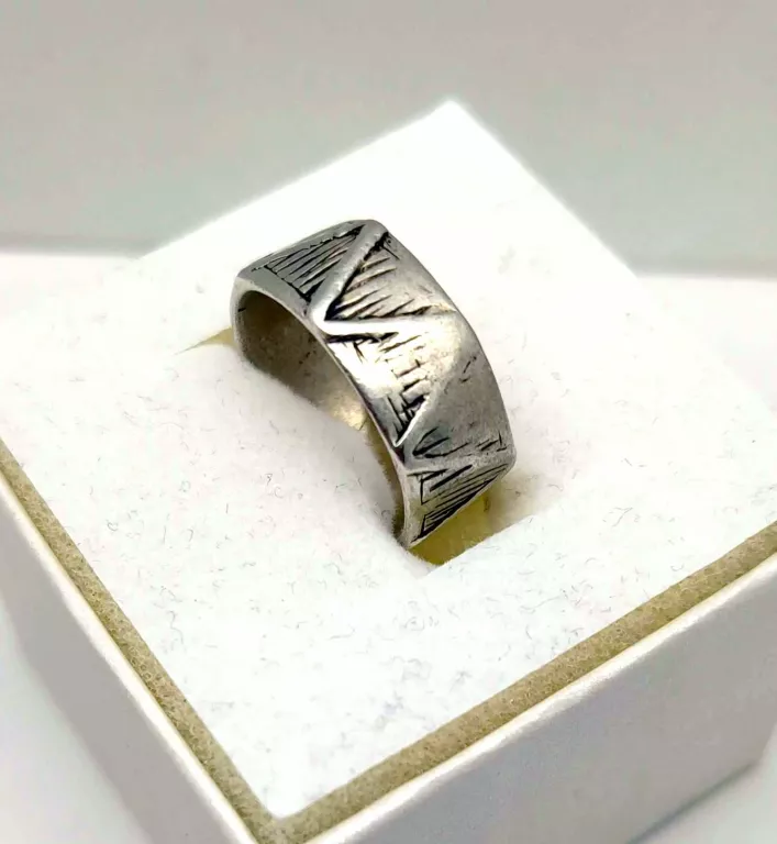 SREBRNA OBRĄCZKA 925 W: 6,33G R. 17