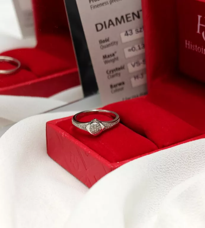 ZŁOTY PIERŚCIONEK BIAŁE ZŁOTO Z 43 BRYLANTAMI 0,13 CT 375 1,79G R10