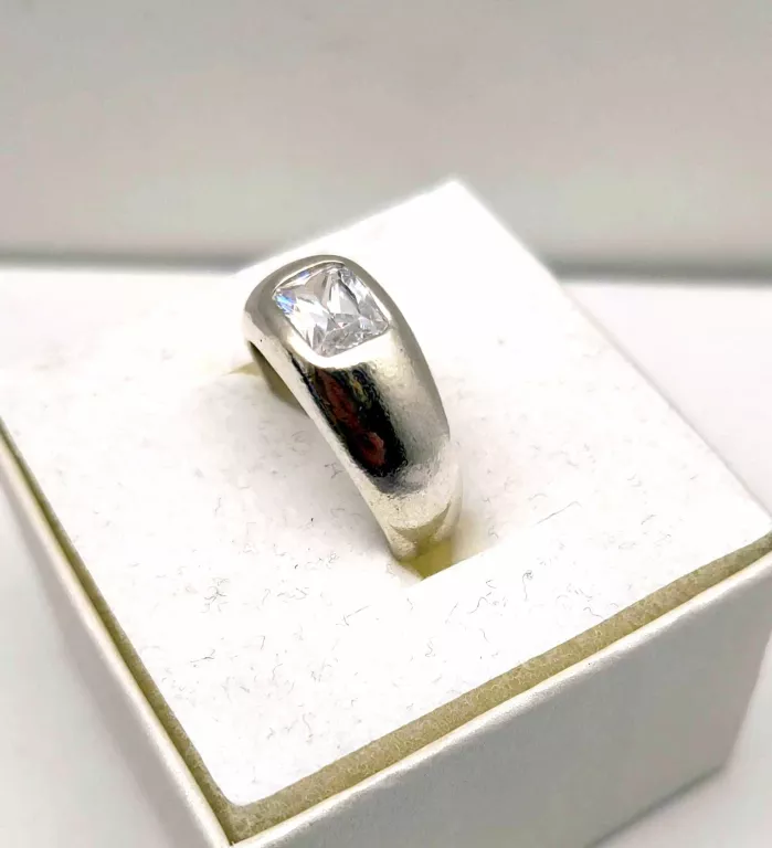 SREBRNY PIERŚCIONEK 925 W: 5,99G R.19