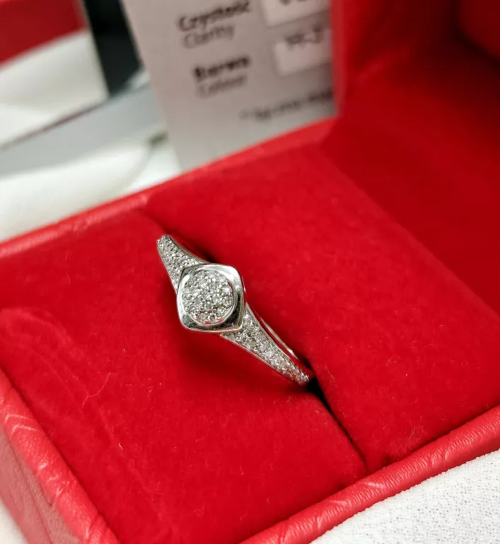 ZŁOTY PIERŚCIONEK BIAŁE ZŁOTO Z 43 BRYLANTAMI 0,13 CT 375 1,79G R10