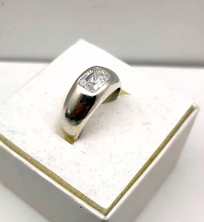SREBRNY PIERŚCIONEK 925 W: 5,99G R.19
