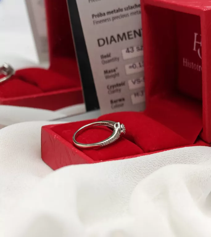 ZŁOTY PIERŚCIONEK BIAŁE ZŁOTO Z 43 BRYLANTAMI 0,13 CT 375 1,79G R10