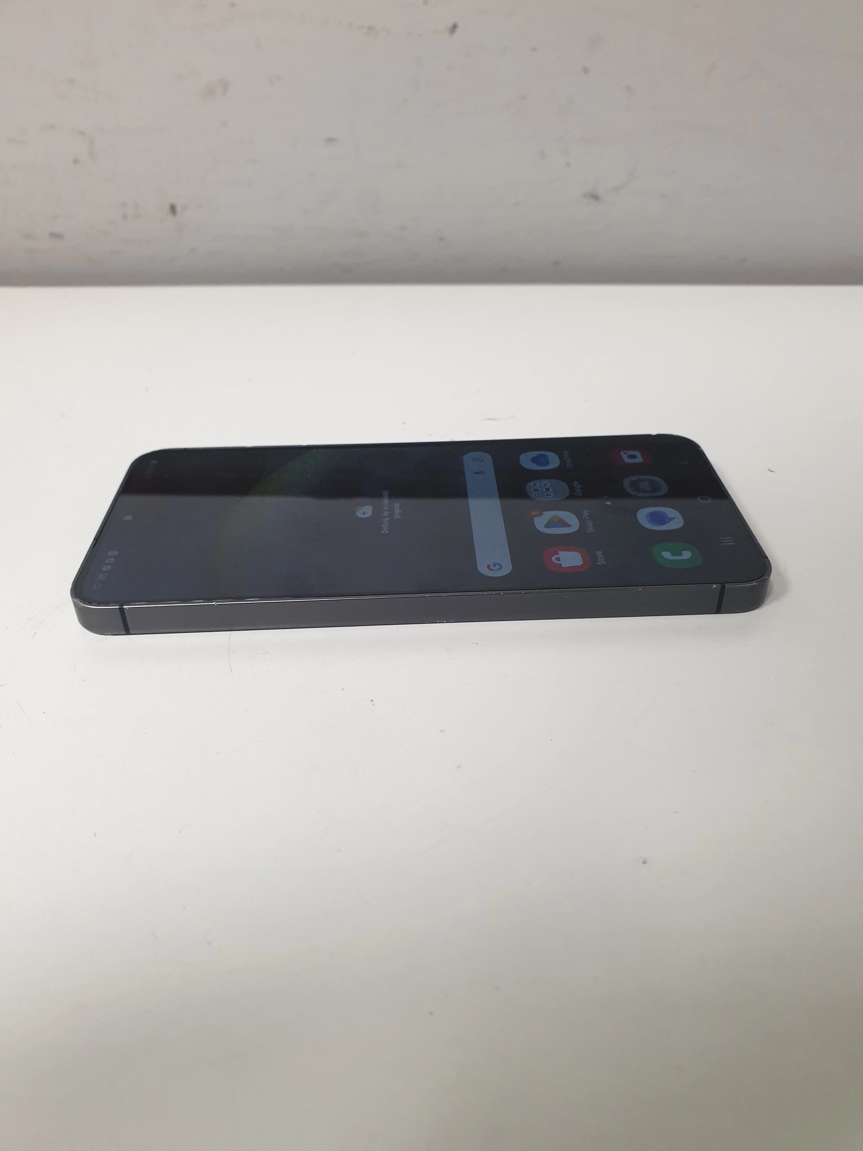 telefon-samsung-galaxy-s24-8128gb-konto-sansung-przekatna-ekranu-620