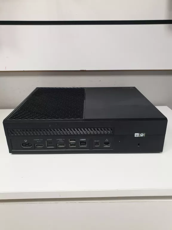 KONSOLA XBOX ONE 1540 500GB + 3 PADY + 2 GRY