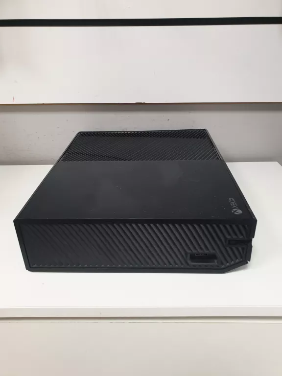 KONSOLA XBOX ONE 1540 500GB + 3 PADY + 2 GRY