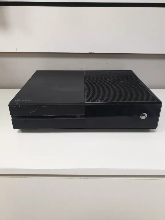 KONSOLA XBOX ONE 1540 500GB + 3 PADY + 2 GRY