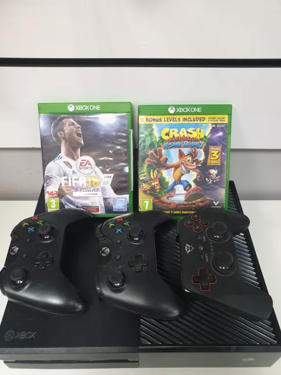 KONSOLA XBOX ONE 1540 500GB + 3 PADY + 2 GRY