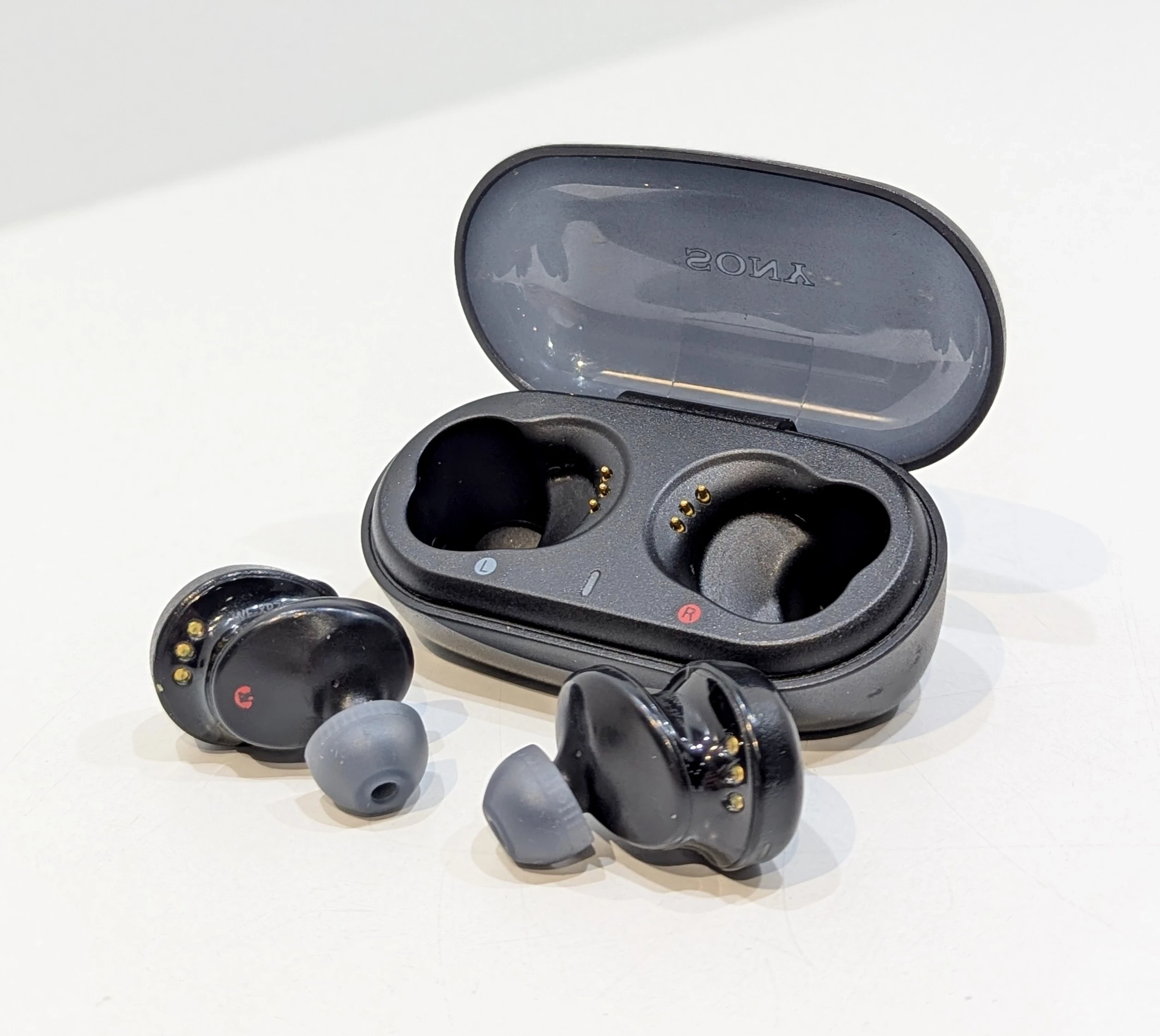 sluchawki-bezprzewodowe-douszne-sony-wf-xb700-stan-11323-2