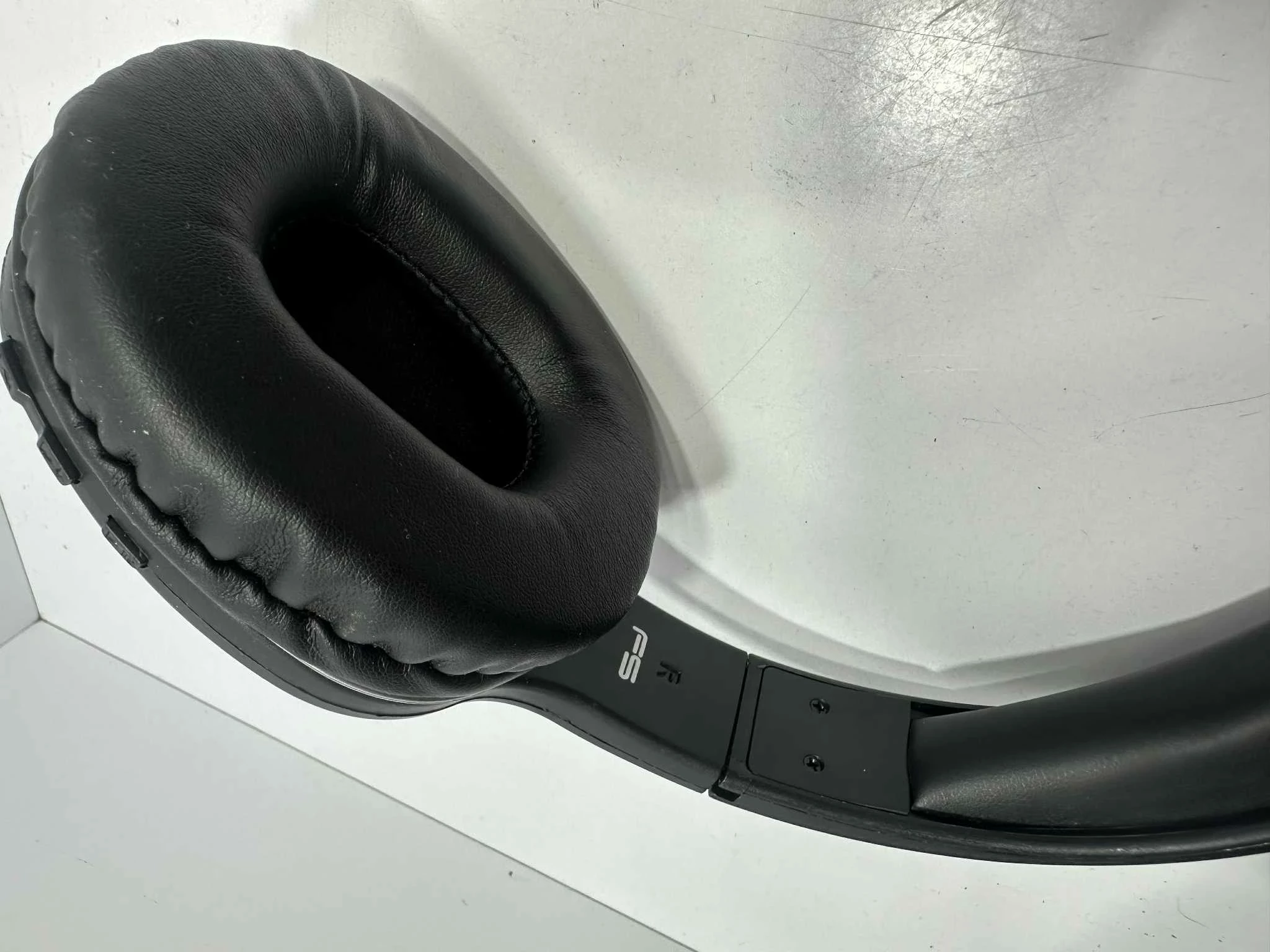 sluchawki-nauszne-bezprzewodowe-fh0918-kolor-dominujacy-129357-3