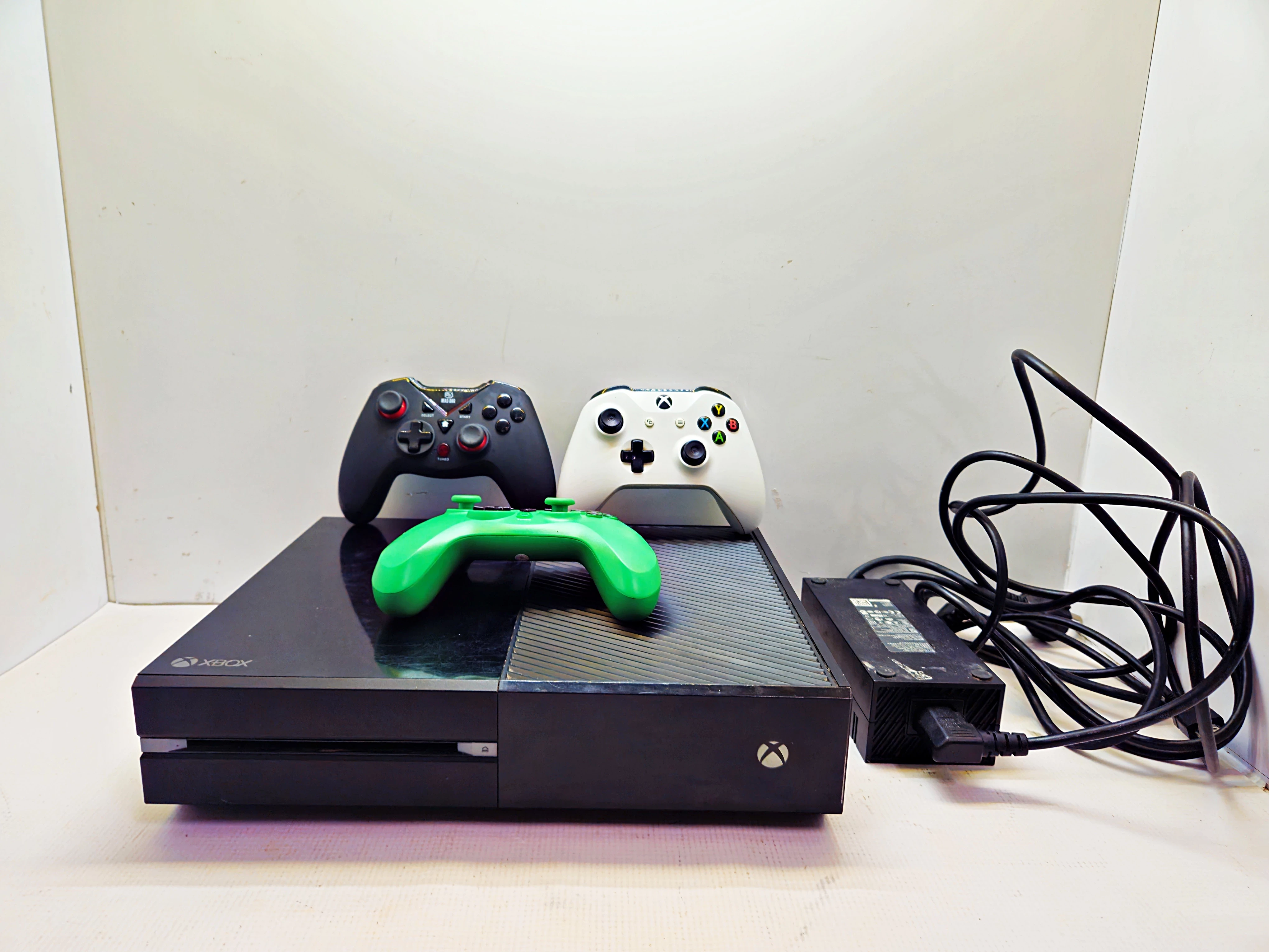 KONSOLA XBOX ONE MODEL 1540 500GB OKABLOWANIE / 3 PADY (2