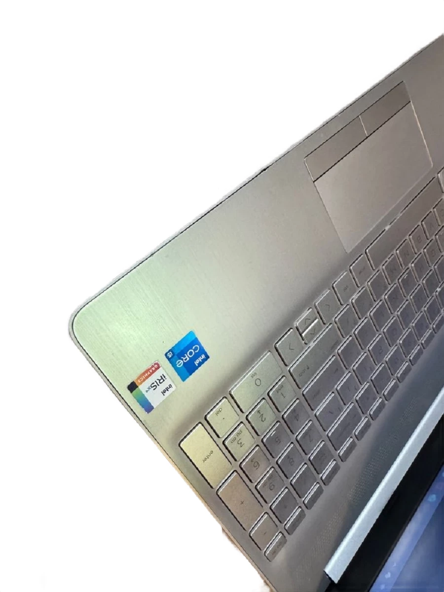 laptop-hp-15dw3113nw-156-intel-core-i5-8-gb-512-gb-przekatna-ekranu-1560