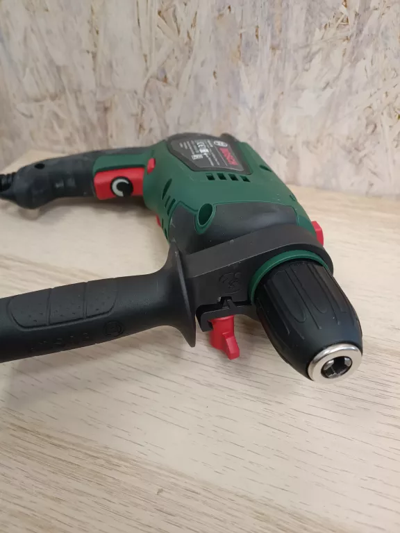 WIERTARKA UDAROWA BOSH UNIVERSAL IMPACT 700 / WALIZKA
