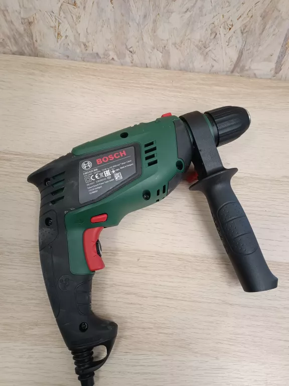 WIERTARKA UDAROWA BOSH UNIVERSAL IMPACT 700 / WALIZKA