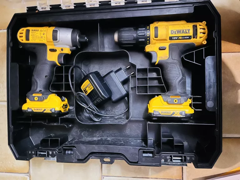ZESTAW DEWALT DCK211D2T WALIZKA
