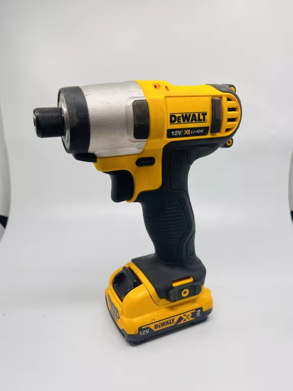 ZESTAW DEWALT DCK211D2T WALIZKA