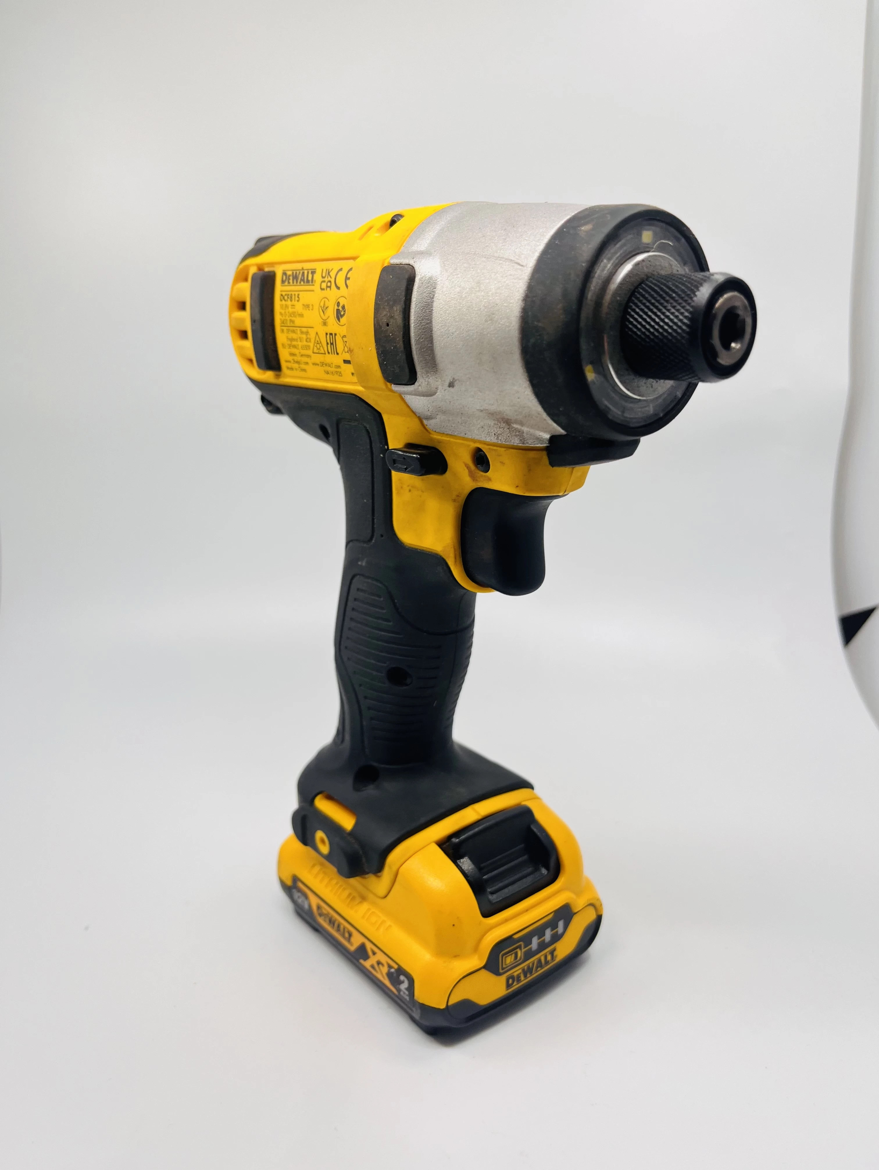 zestaw-dewalt-dck211d2t-walizka-stan-11323-2