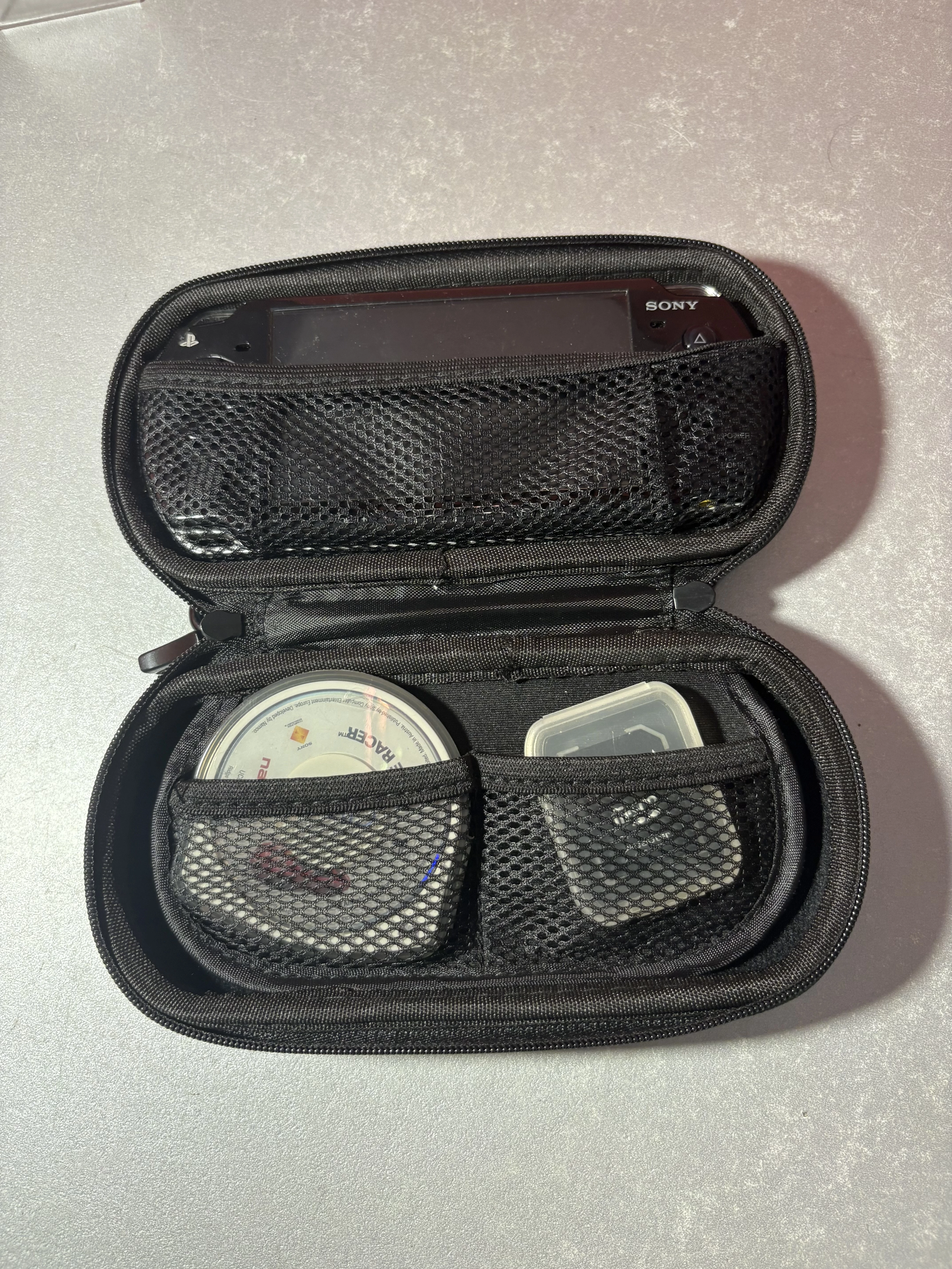 konsola-sony-psp-slim-2004-zasilacz-pokrowiec-adapter-opis-certyfikaty-zgodnosci-218669-1