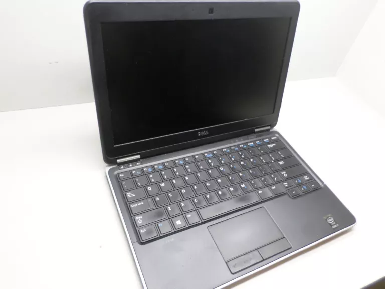 LAPTOP DELL 7240 I7 8/240GB