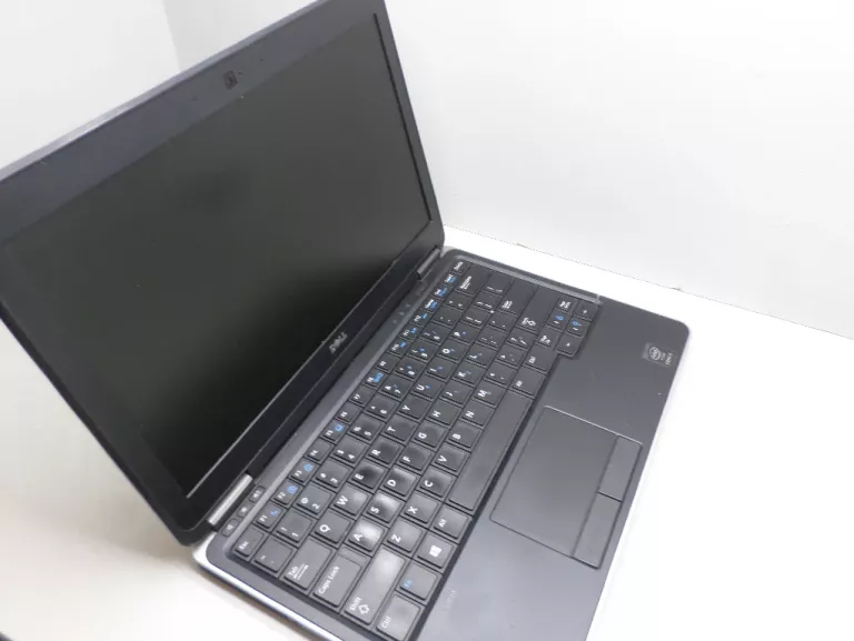 LAPTOP DELL 7240 I7 8/240GB