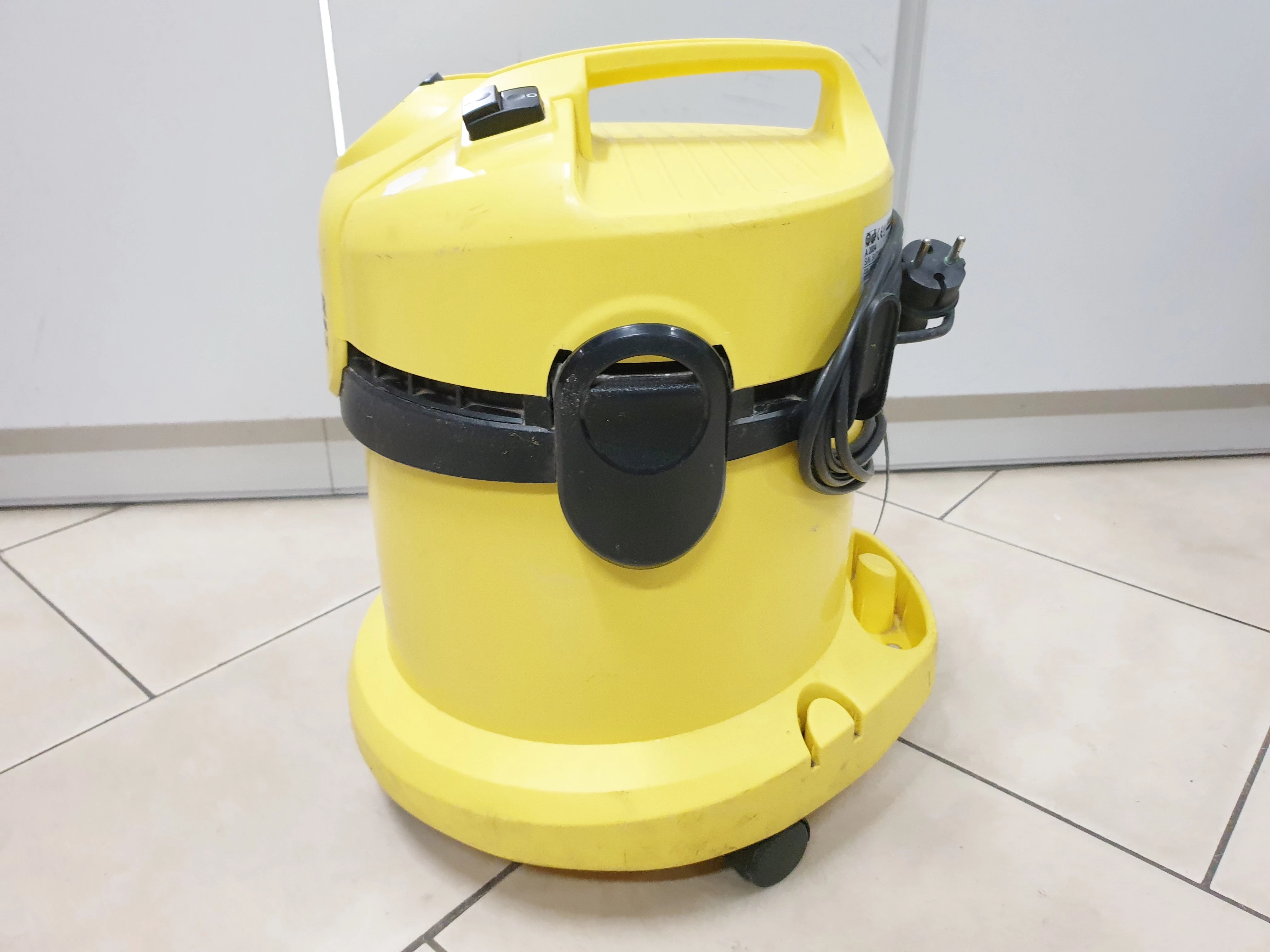 odkurzacz-przemyslowy-karcher-a2004-stan-11323-2