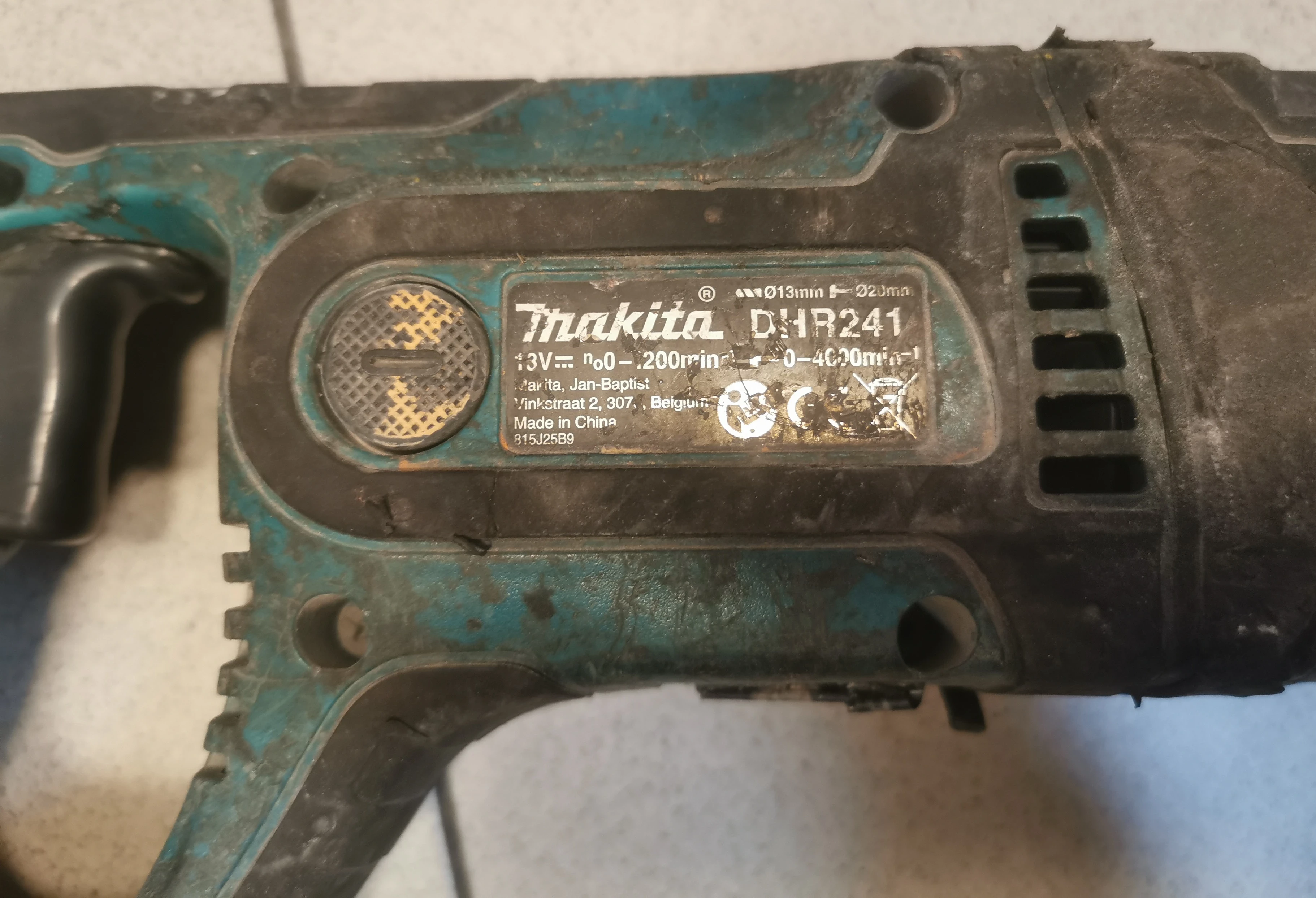 mlotowiertarka-makita-dhr241-ladowarka-1-akum-energia-udaru-190