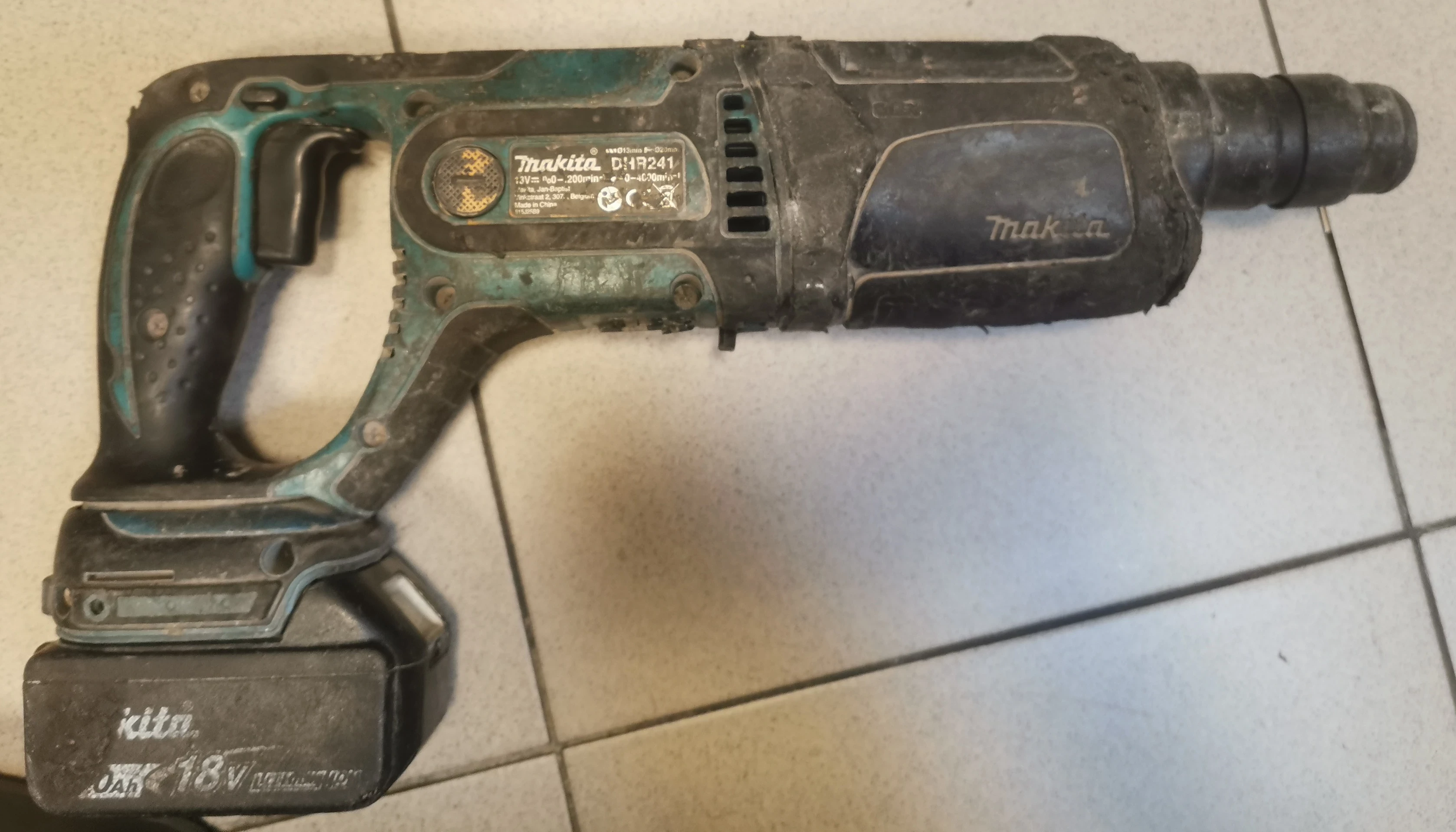 mlotowiertarka-makita-dhr241-ladowarka-1-akum-typ-uchwytu-128474-1