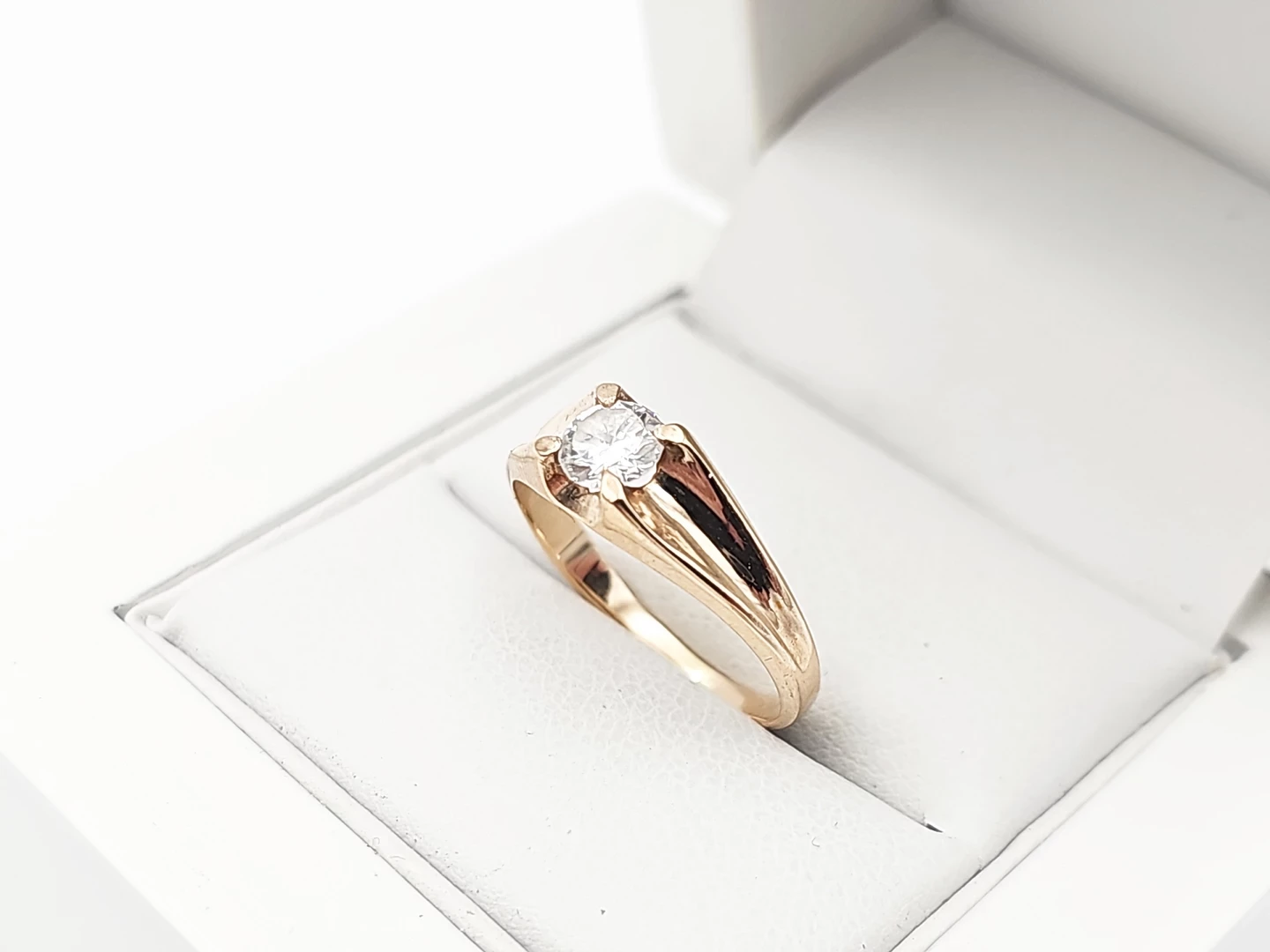 elegancki-zloty-pierscionek-585-r13-legionow-3-grudziadz