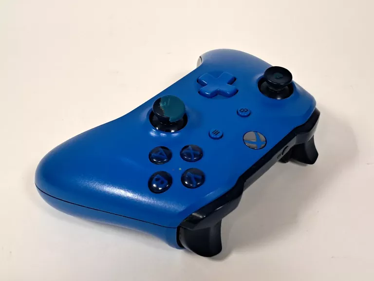 KONSOLA XBOX ONE S + PAD