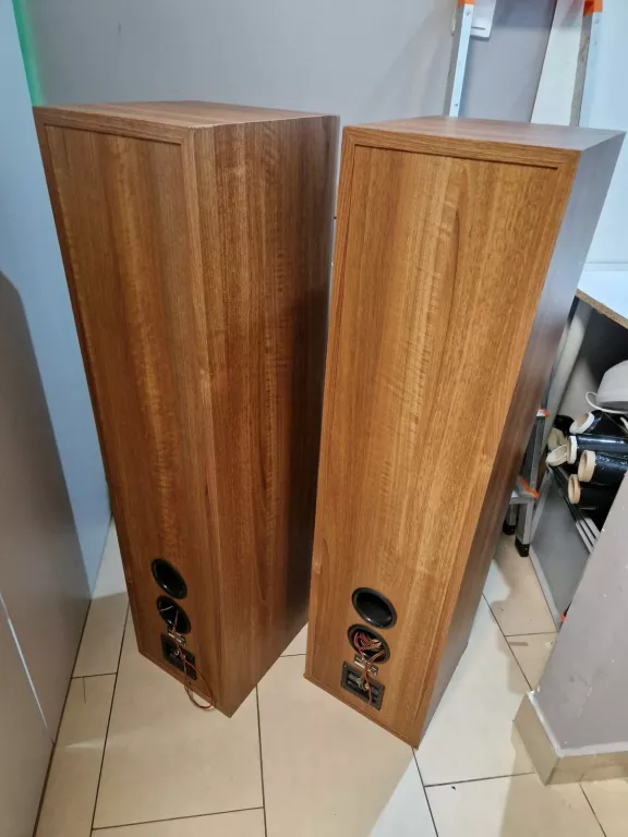 KOLUMNY GŁOŚNIKOWE MAGNAT MONITOR SUPREME 2000