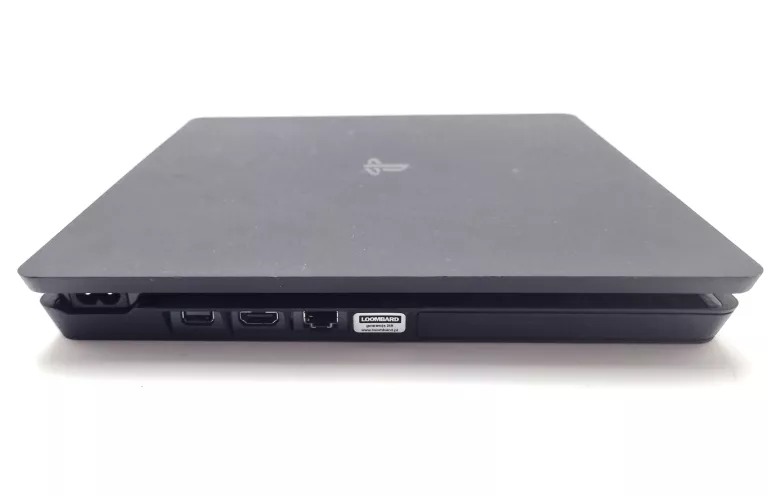 KONSOLA PLAYSTATION 4