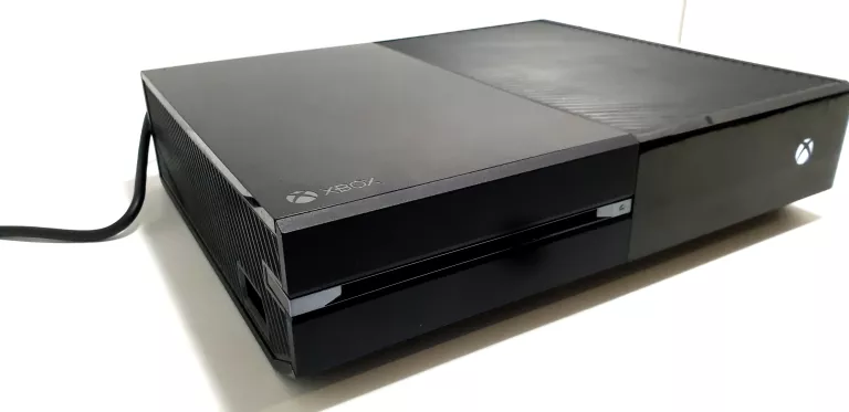 KONSOLA XBOX ONE 500GB MODEL 1540 + KINECT + PAD