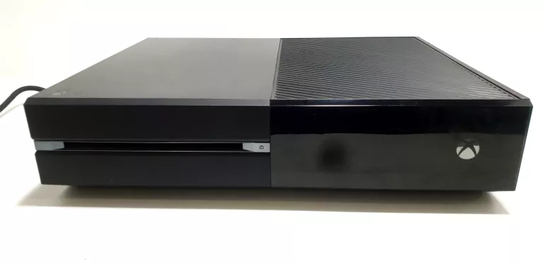 KONSOLA XBOX ONE 500GB MODEL 1540 + KINECT + PAD